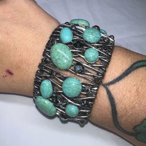 Vintage Silver Tone with Turquoise Cabochon and Faceted beads Stretch Bracelet - Picture 2 of 12